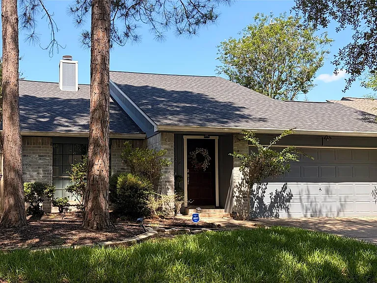 2022 Creek Valley Ln — Photo 2
