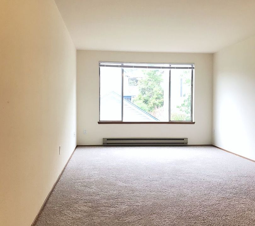 1st image of 4219 7th Ave NE #405