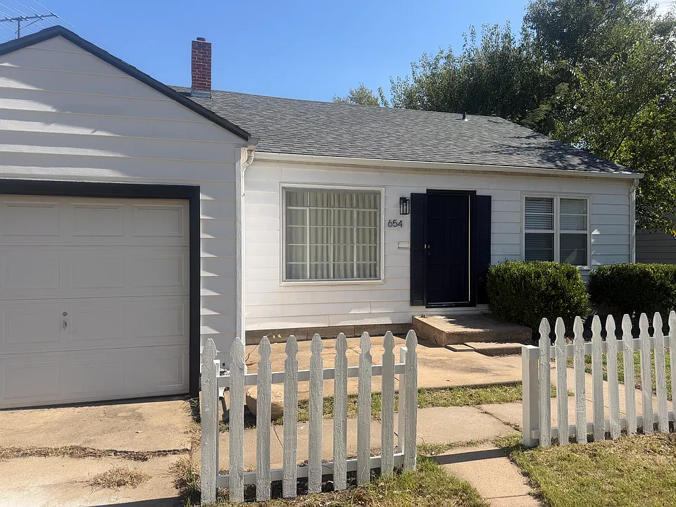 654 S Quentin Ave