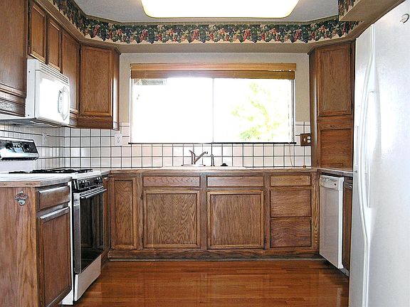 4th image of 885 Pomo Dr