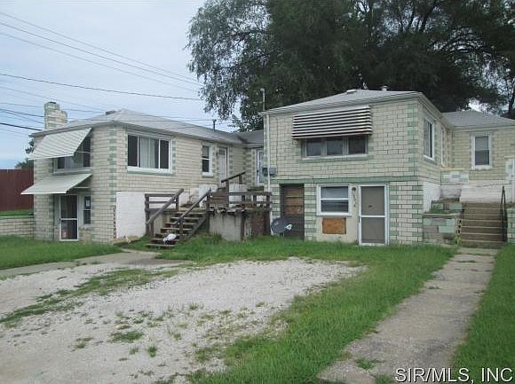 1st image of 301 N 1st St