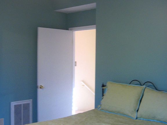 4th image of 660 Shadywood Ln