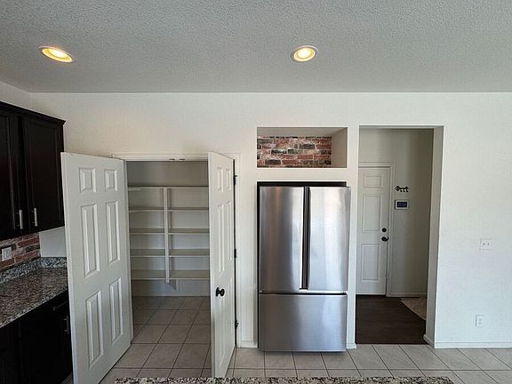 5th image of 5327 Ventura St