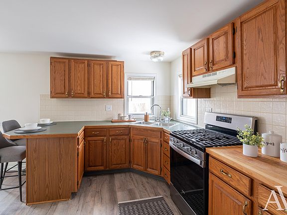 5th image of 3928 Causeway Dr NE