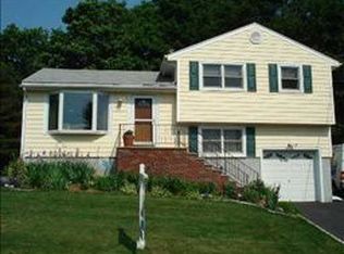 6 Beechwood Rd, Suffern, NY 10901