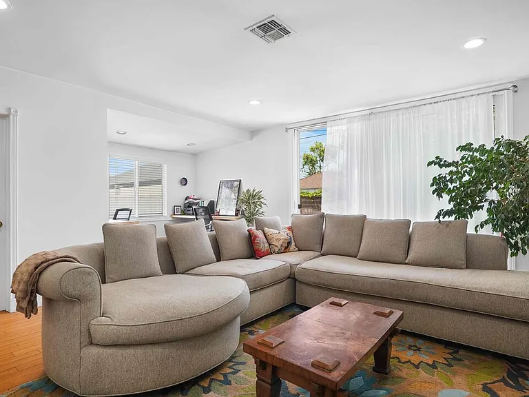 3801 Sutro Ave — Photo 21