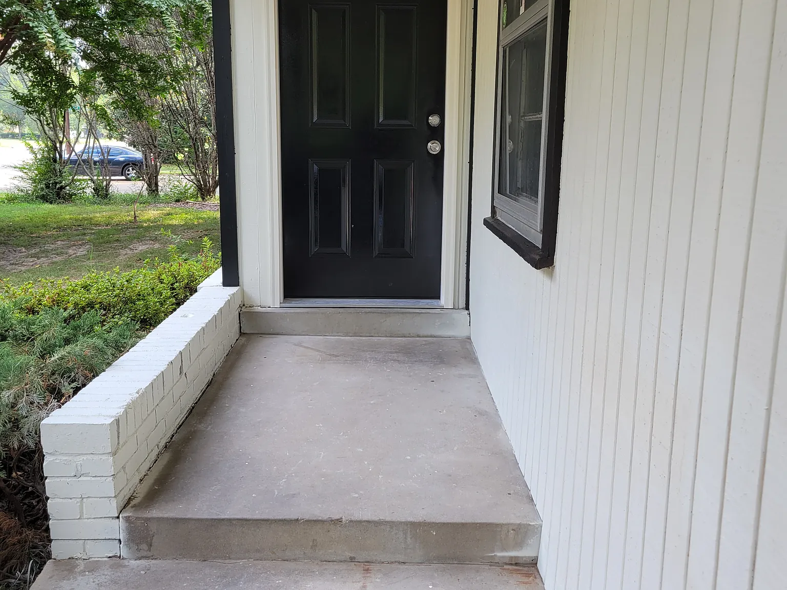1673 S Perkins Rd — Photo 2