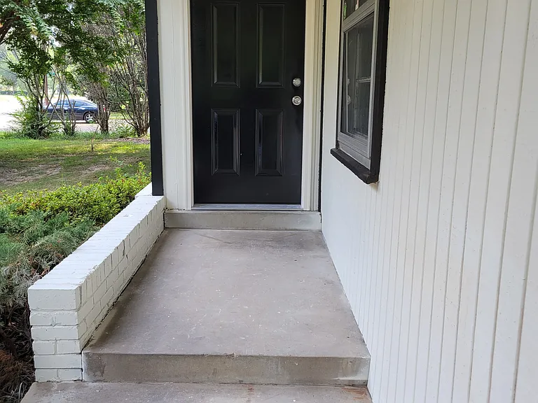 1673 S Perkins Rd — Photo 2