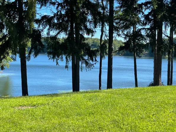 275 Westshore Dr, Jerome, MI 49249