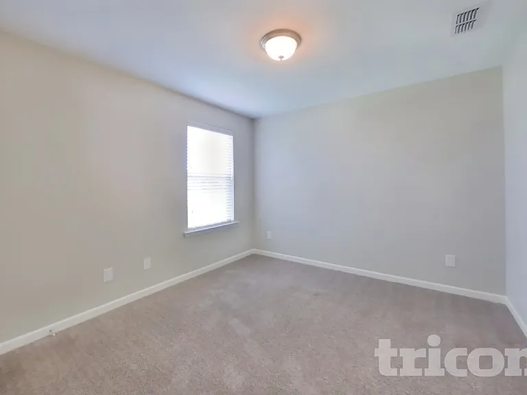 1031 Solomon Ln — Photo 13