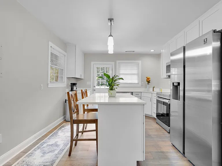 510 Center Dr E — Photo 9