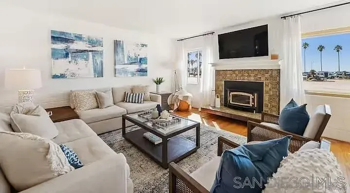 4 bed, 2.5 bath, 1731 sqft, $24,000 — Photo 3
