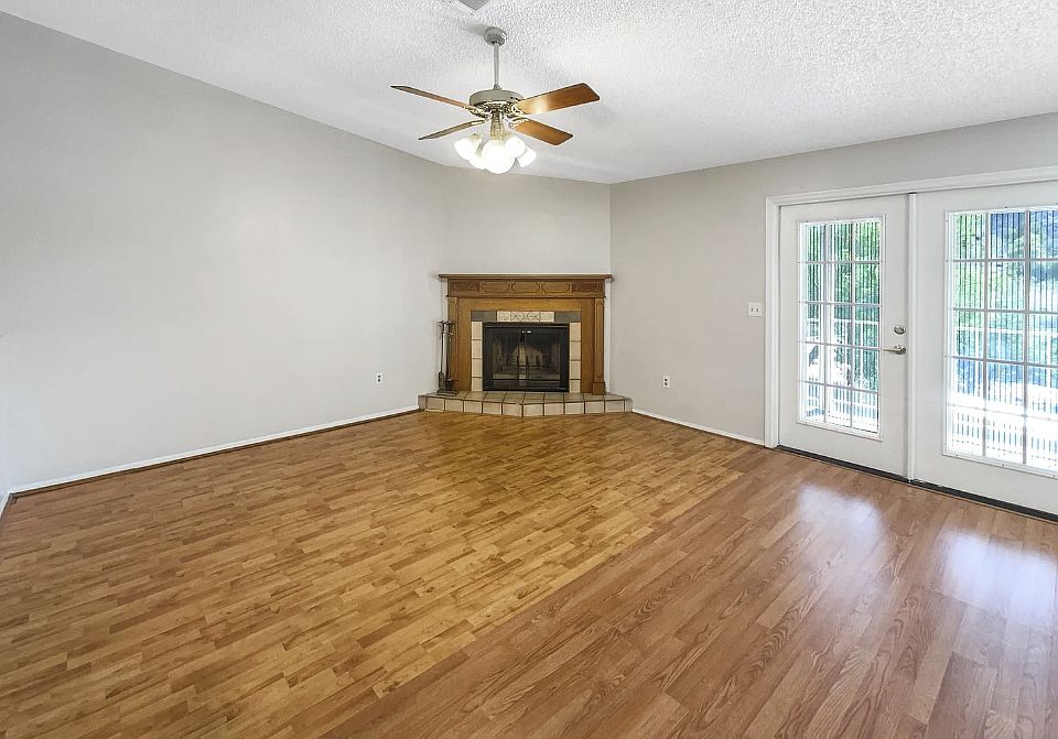 Spacious living room!