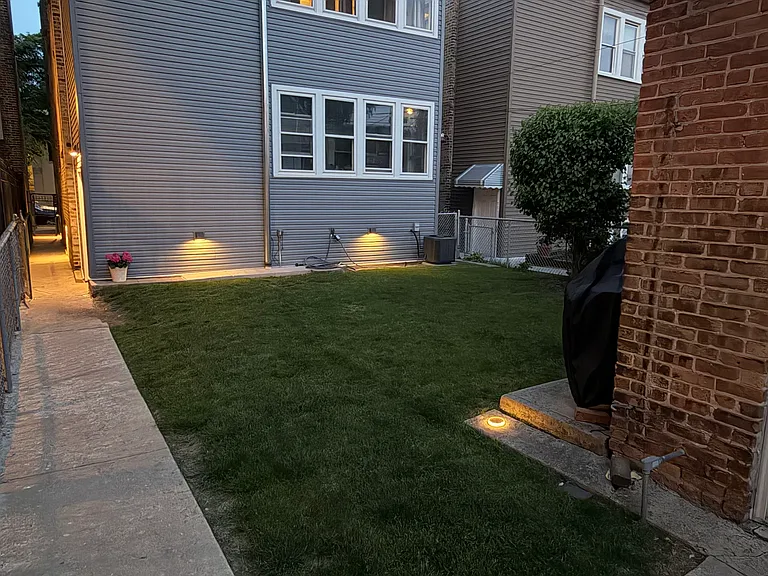 2452 N Hamlin Ave #2 — Photo 12