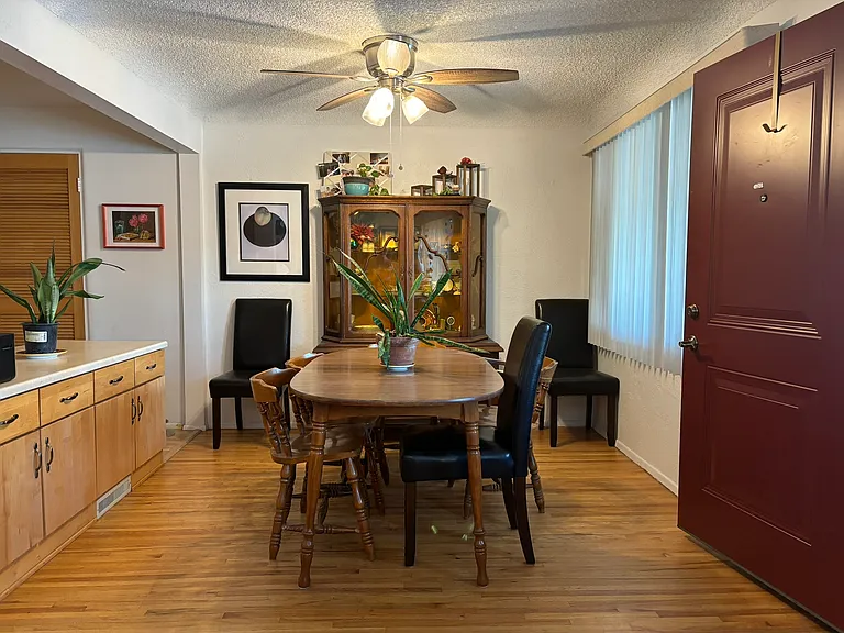 717 Alvarado Dr SE — Photo 2