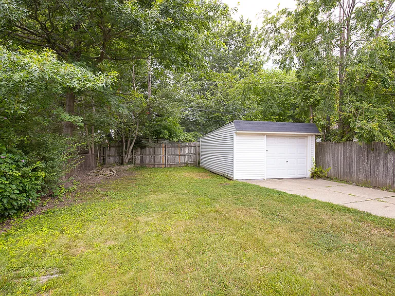 21871 Priday Ave — Photo 3