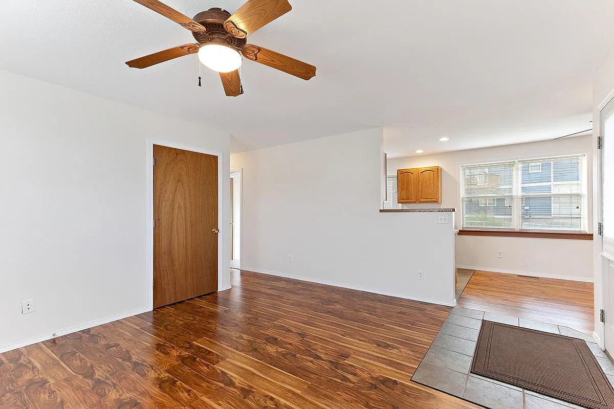3 bed, 1020 sqft, $1,950 — Photo 4