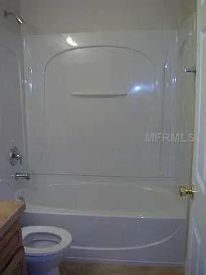 Cozy 3 Bedroom 2 Bath (2 Story) Townhome - BVL — Photo 4