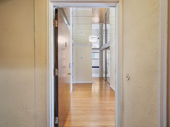 3rd image of 429 Corbett Ave APT 2