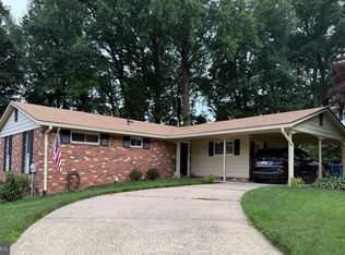 5010 Gainsborough Dr, Fairfax, VA 22032