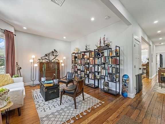 4th image of 46 Addison St #2