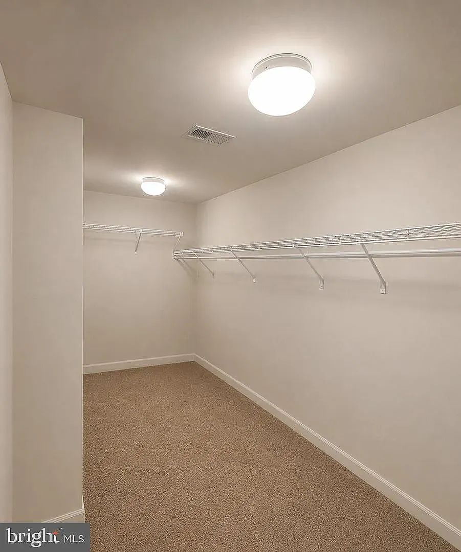 6 bed, 3775 sqft, $4,500 — Photo 4