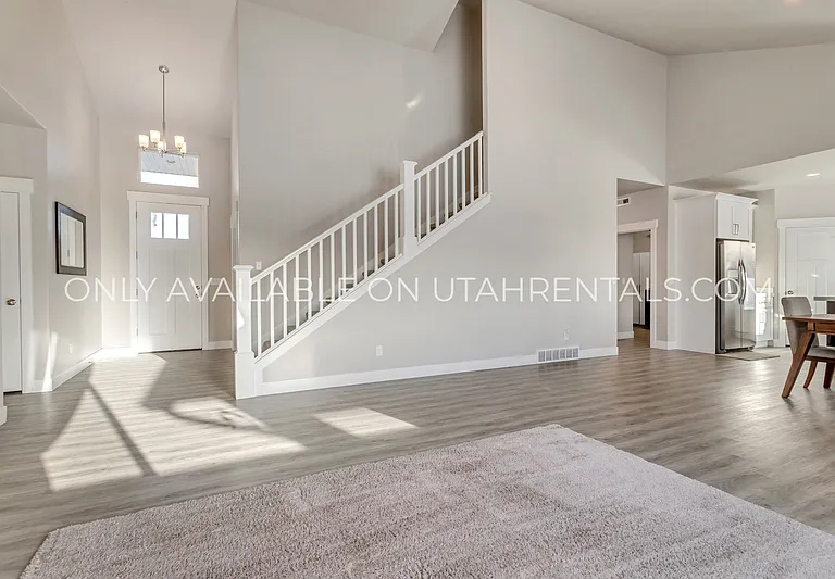 693 Spruce Way — Photo 6