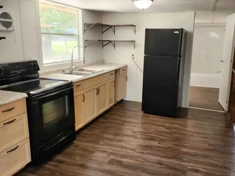 121 NW Magic Ct — Photo 2