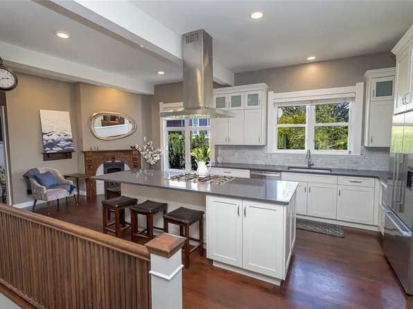 875 Richmond Ave, Victoria, BC V8S 3Z2