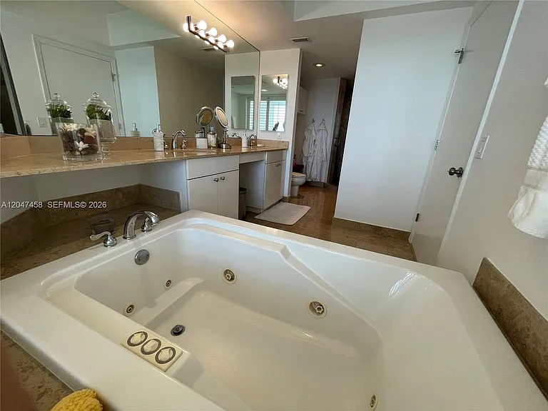 4775 Collins Ave #2305 — Photo 14