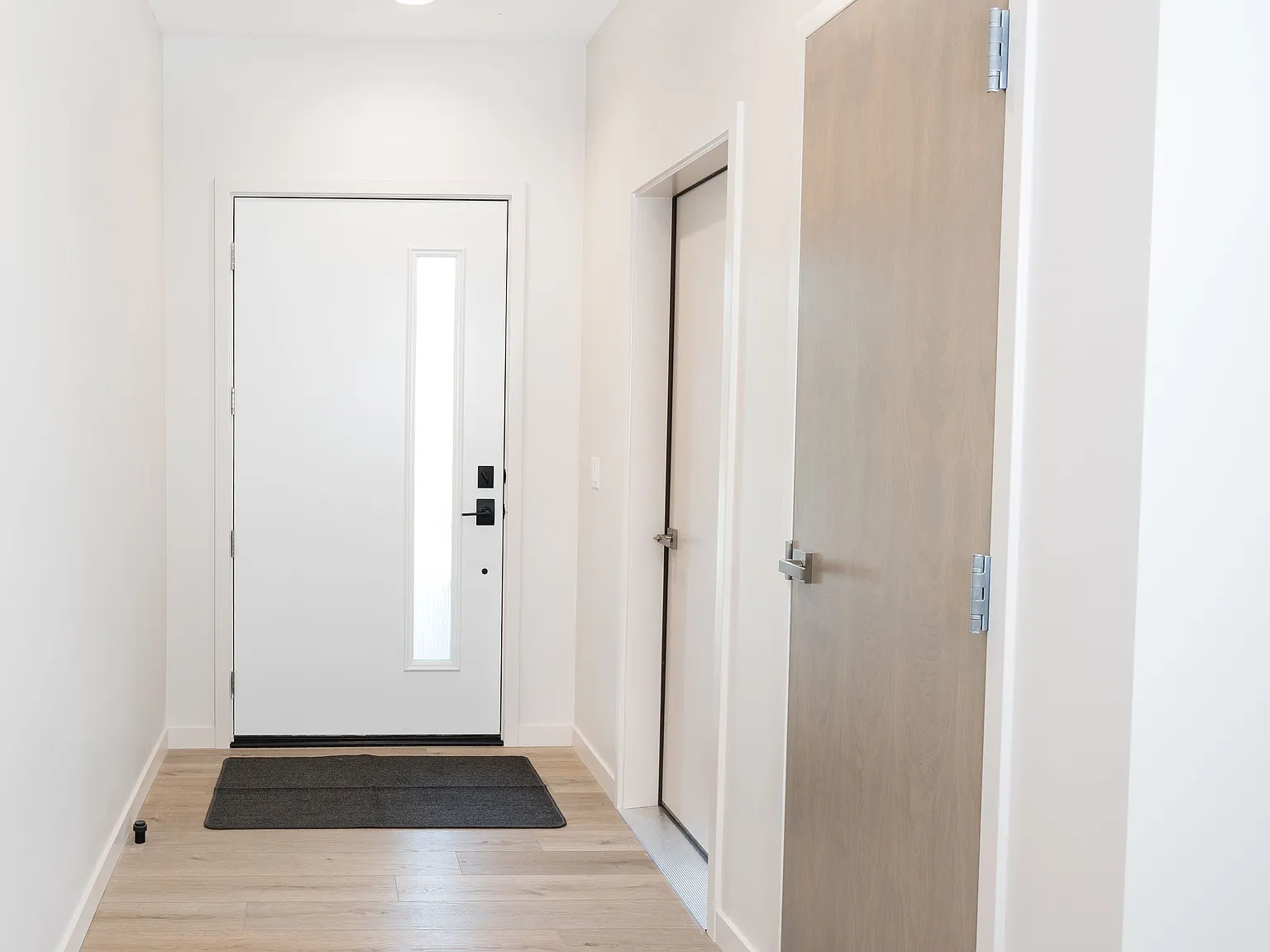 3 bed, 2.5 bath, 2034 sqft, $2,500 — Photo 2