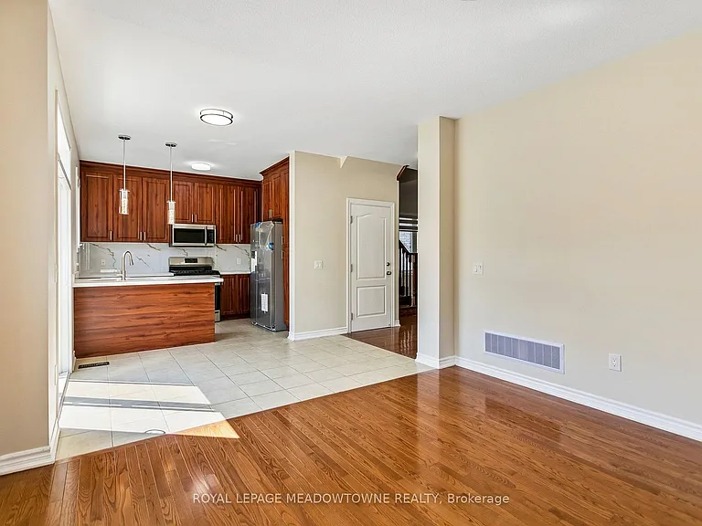 15 Learmont Ave #UPPER — Photo 13