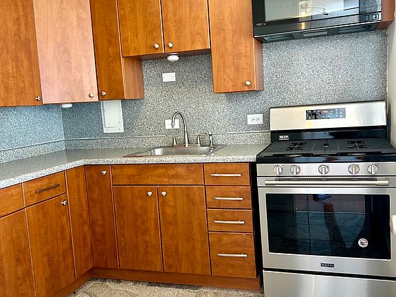 3rd image of 1451 E 55th St APT 430N