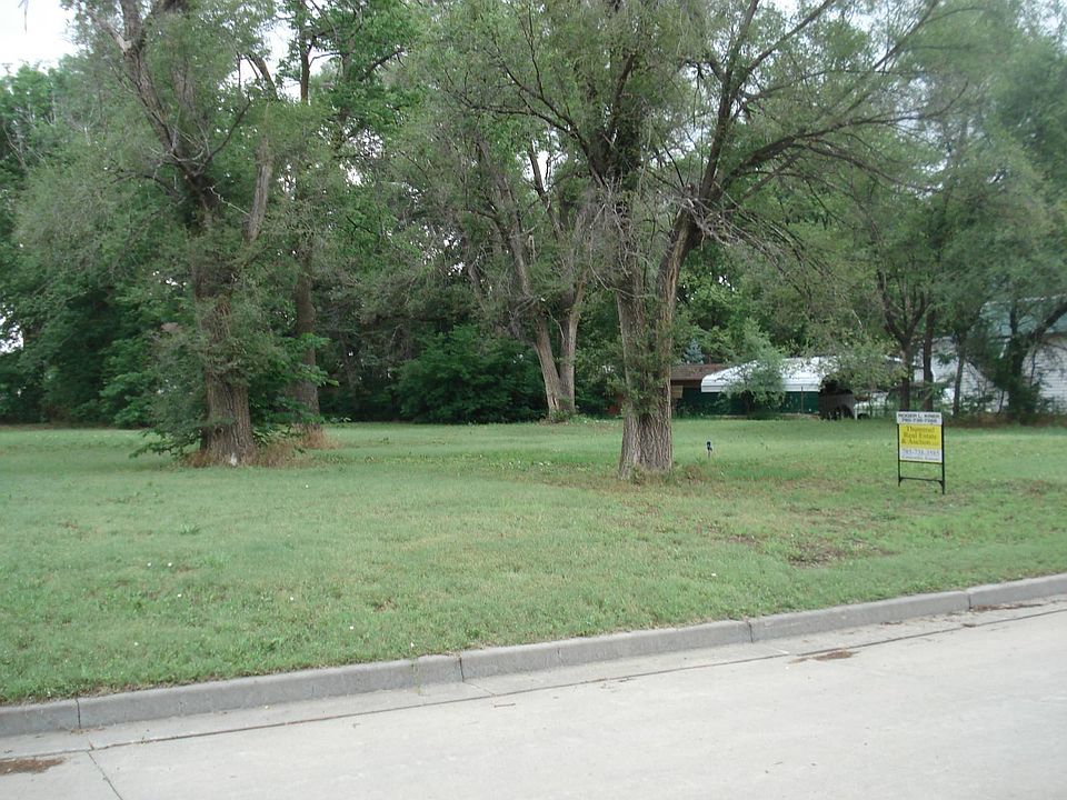 2nd image of 804 & 806 W Rd