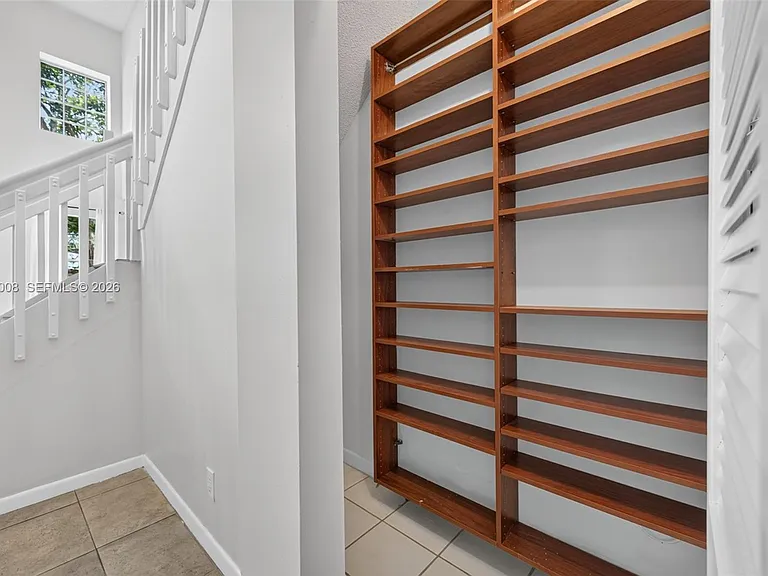 498 Cambridge Ln — Photo 17
