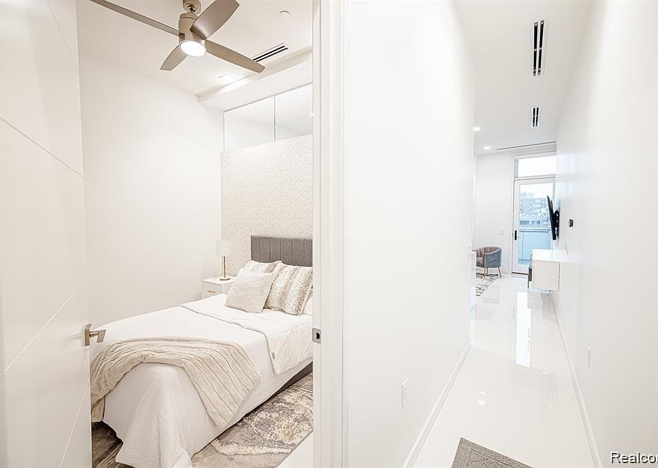 400 S Old Woodward Ave Unit 209, photo 17