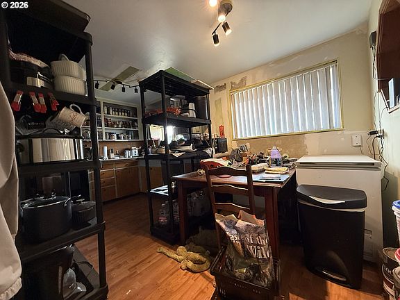 5th image of 1202 Iris St