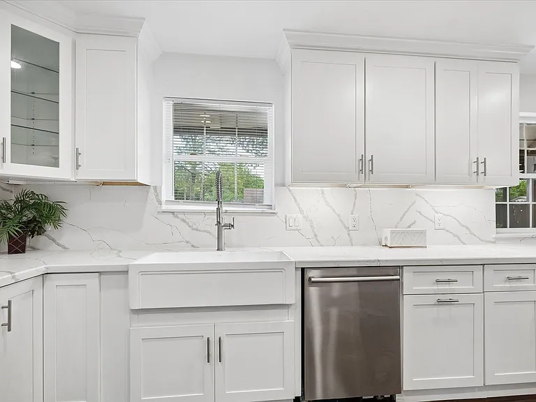 10602 Riverview Dr — Photo 16