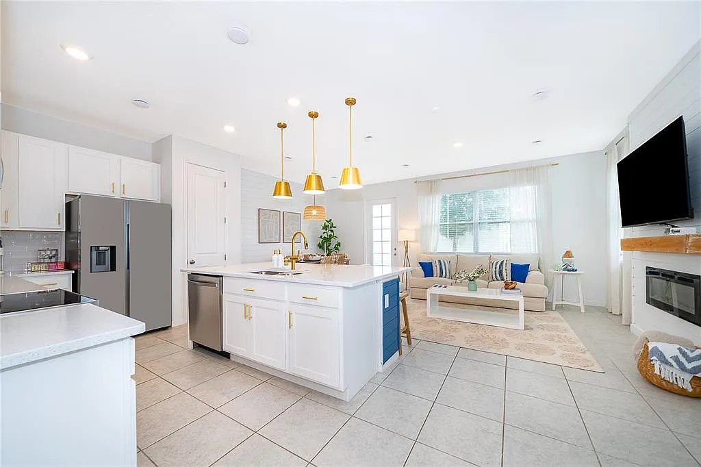 3 bed, 2.5 bath, 1580 sqft, $2,395 — Photo 4