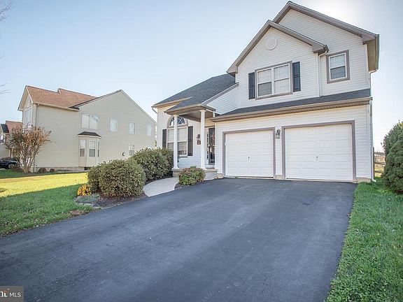 3rd image of 41 Forsythia Ln