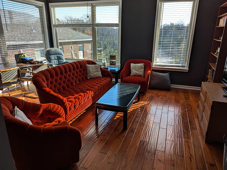 526 Clinton Springs Ave #D — Photo 3