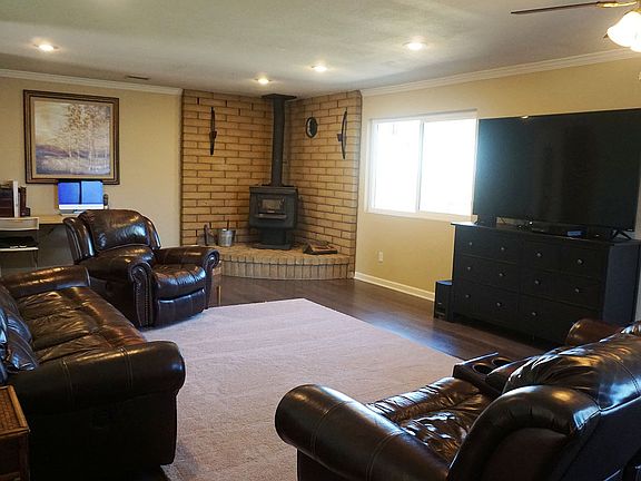 3rd image of 16121 Oak Springs Dr