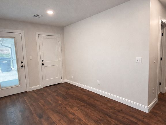 5th image of 340 Hillcrest Ave