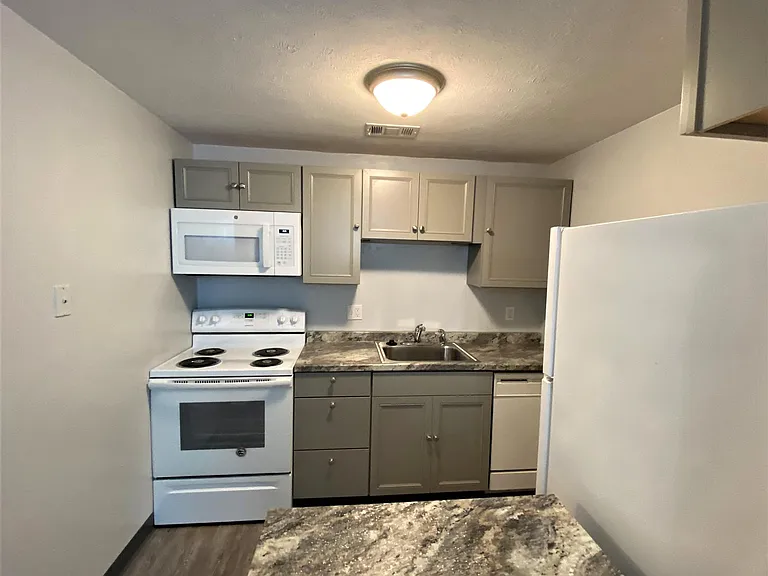 611 Brown Ave #208 — Photo 10
