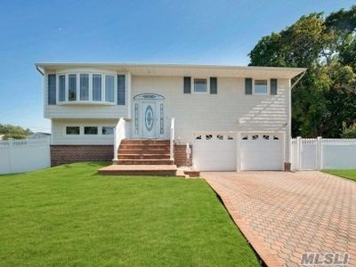 194 Missouri Ave, Bay Shore, NY, 11706