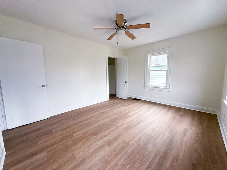 2143 Leonard Ave — Photo 10