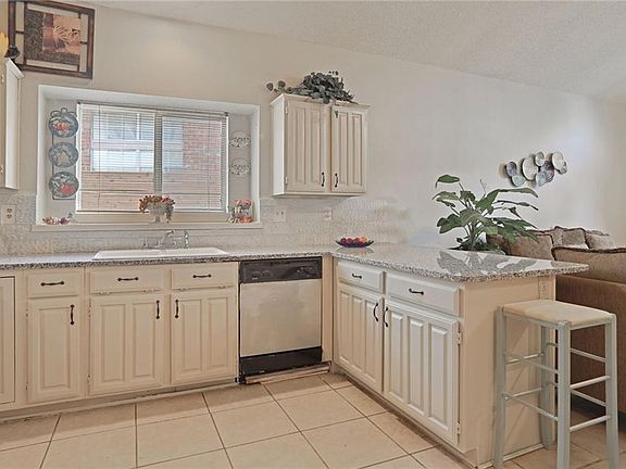 4th image of 1812 Crescent Creek Ln