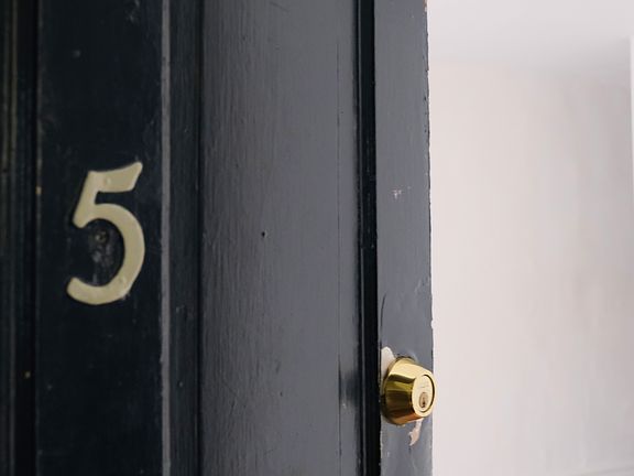 2nd image of 9 Gren Way Aly #5