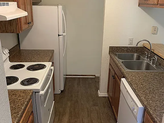 1121 N Locust St #10 — Photo 2