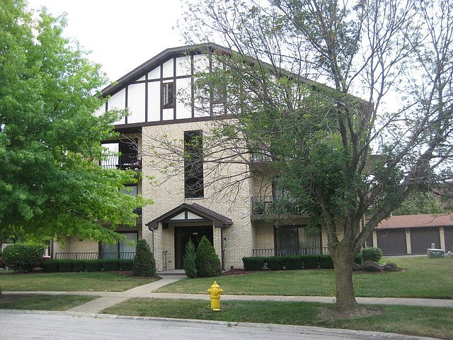 1st image of 17951 S Royal Oak Ct #1S